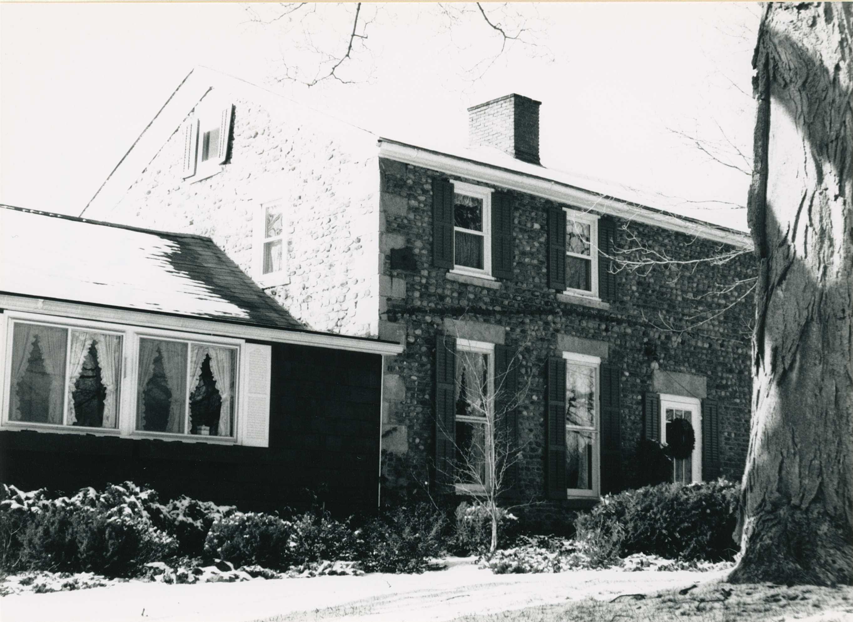 Liv-1 5084 East Lake Rd 2